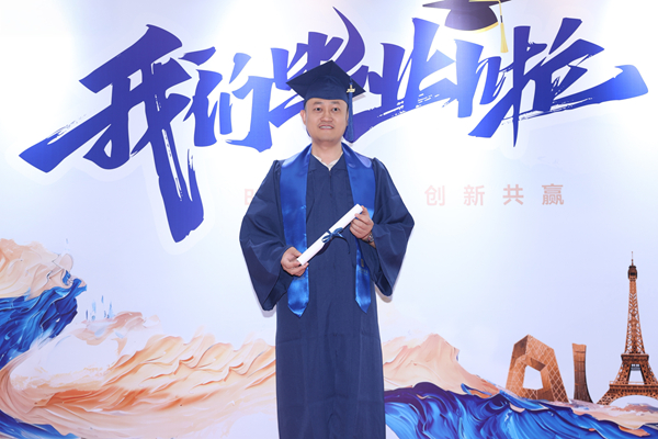 易視界品牌創(chuàng)始人陳奇先生碩士畢業(yè) 學術(shù)與事業(yè)雙豐收